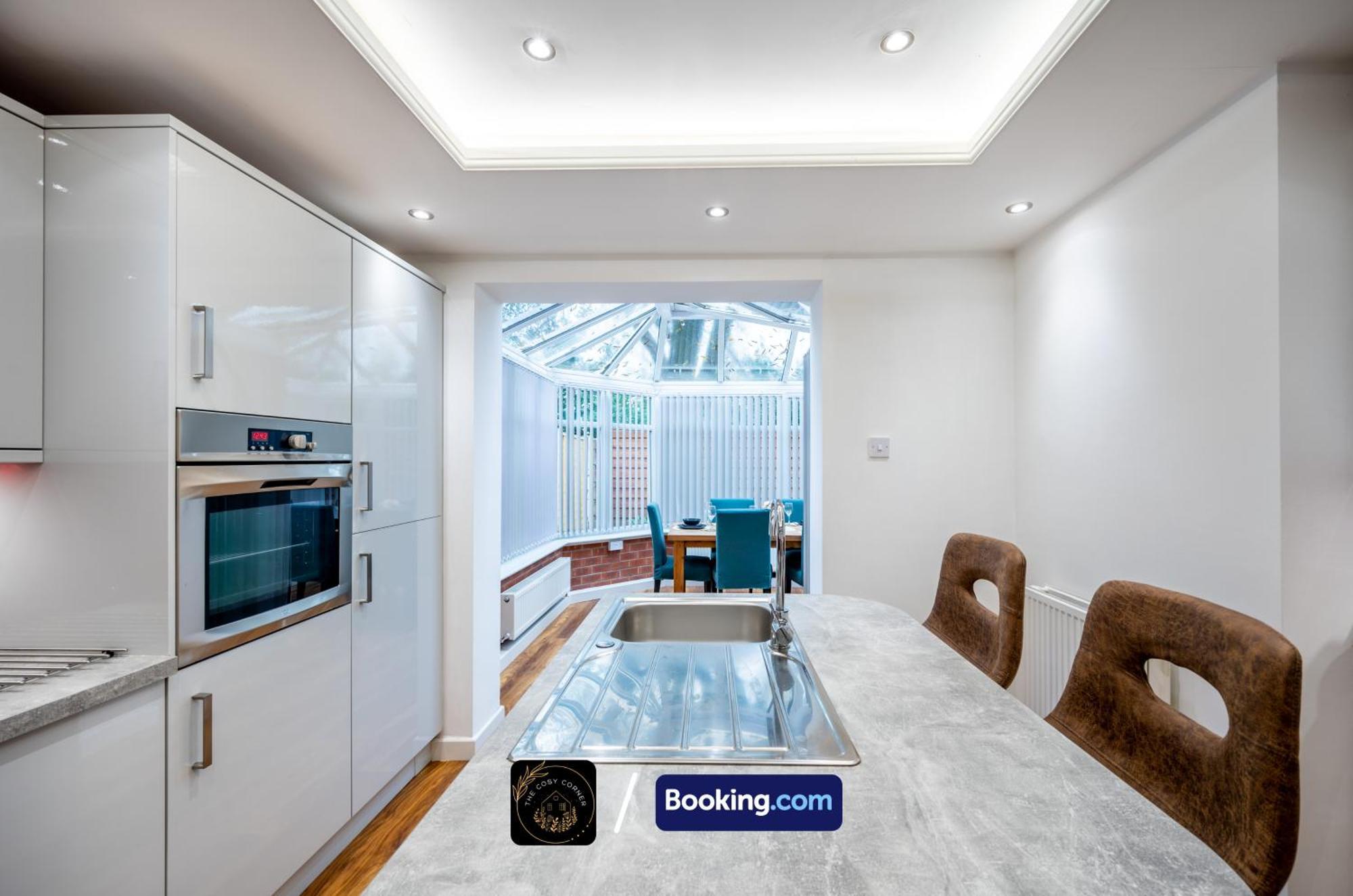 Appartement Cosy 3-Bed House, Garden & Free Parking In Stretford à Manchester Extérieur photo