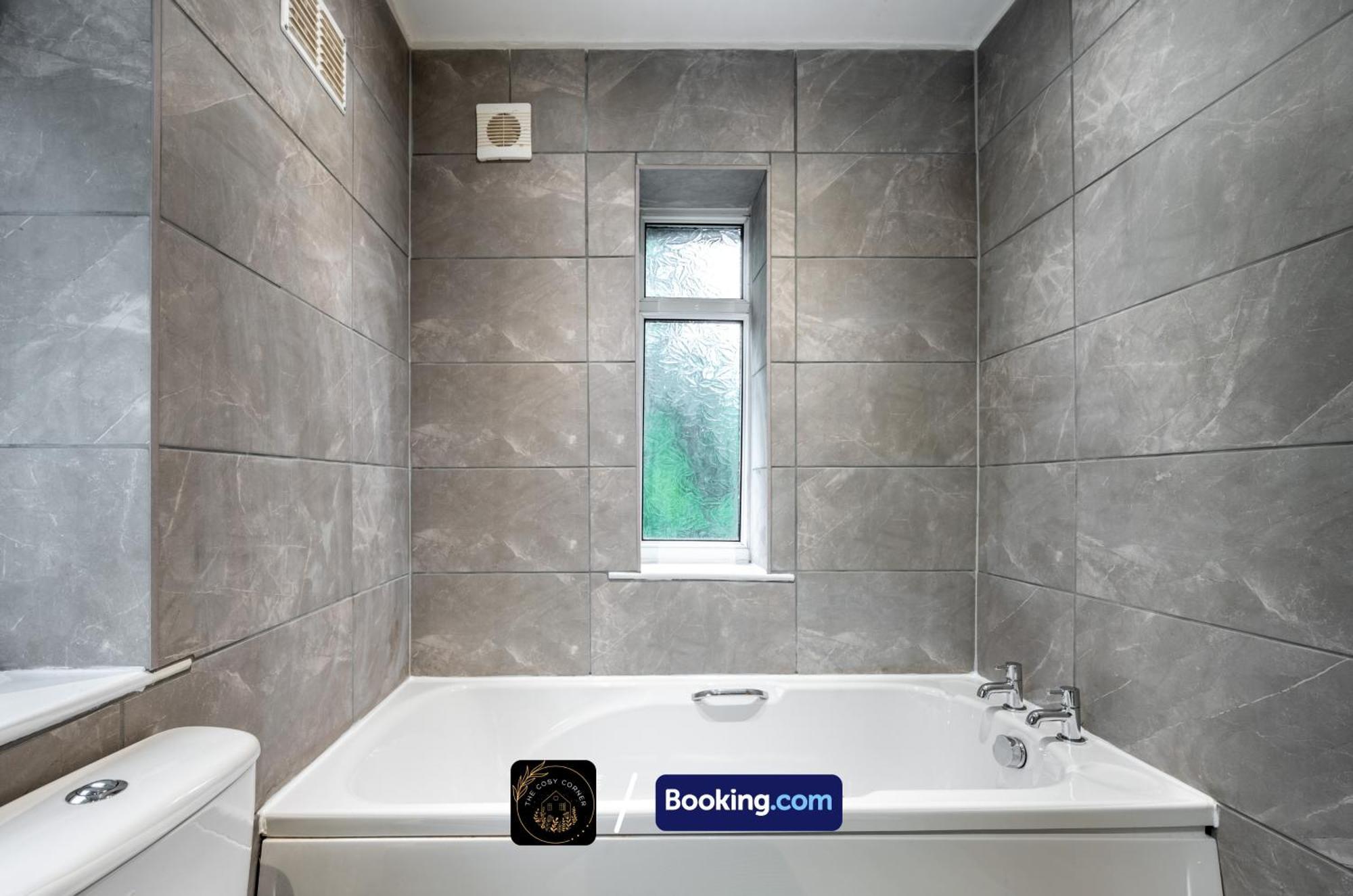 Appartement Cosy 3-Bed House, Garden & Free Parking In Stretford à Manchester Extérieur photo