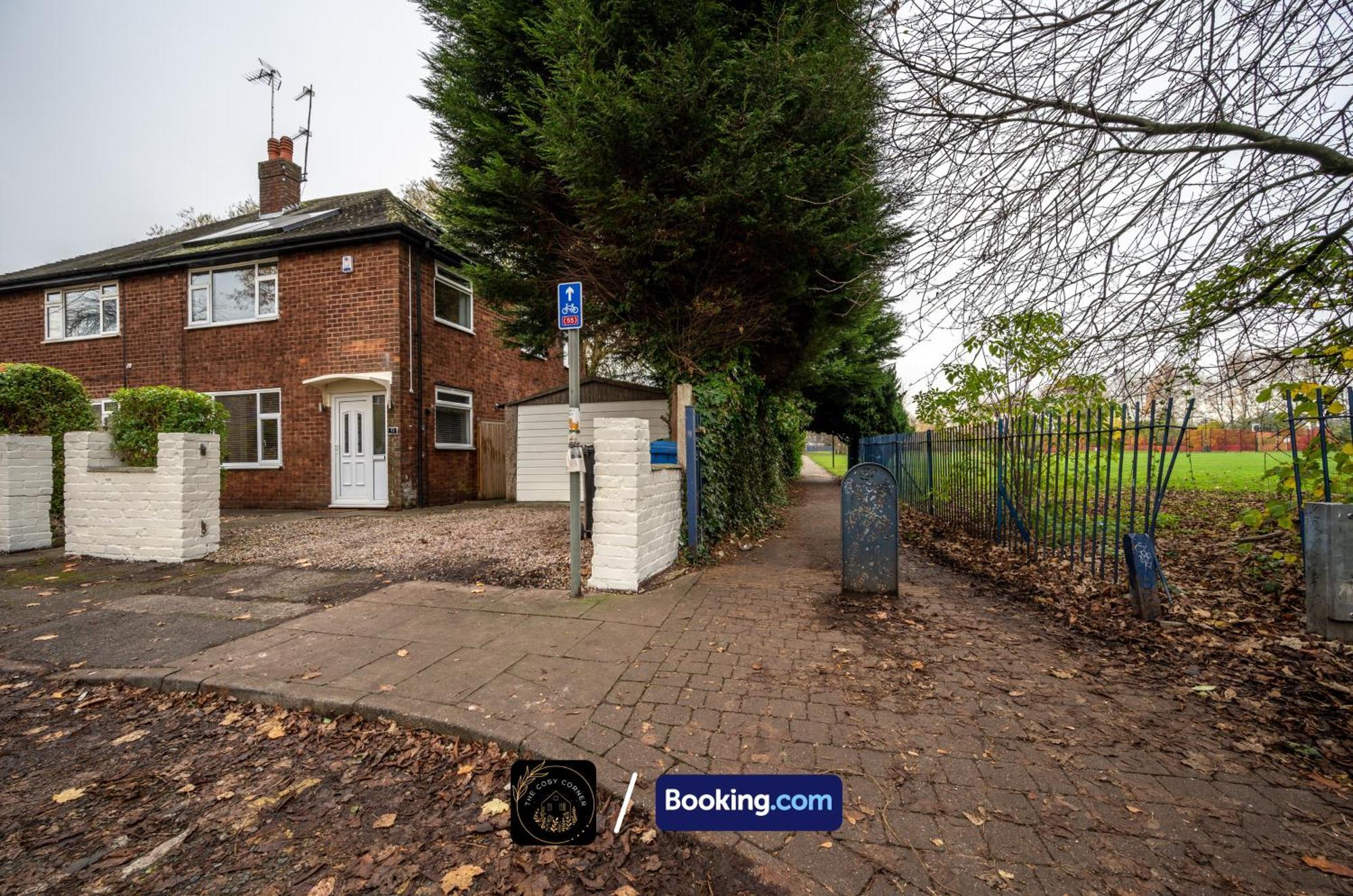 Appartement Cosy 3-Bed House, Garden & Free Parking In Stretford à Manchester Extérieur photo