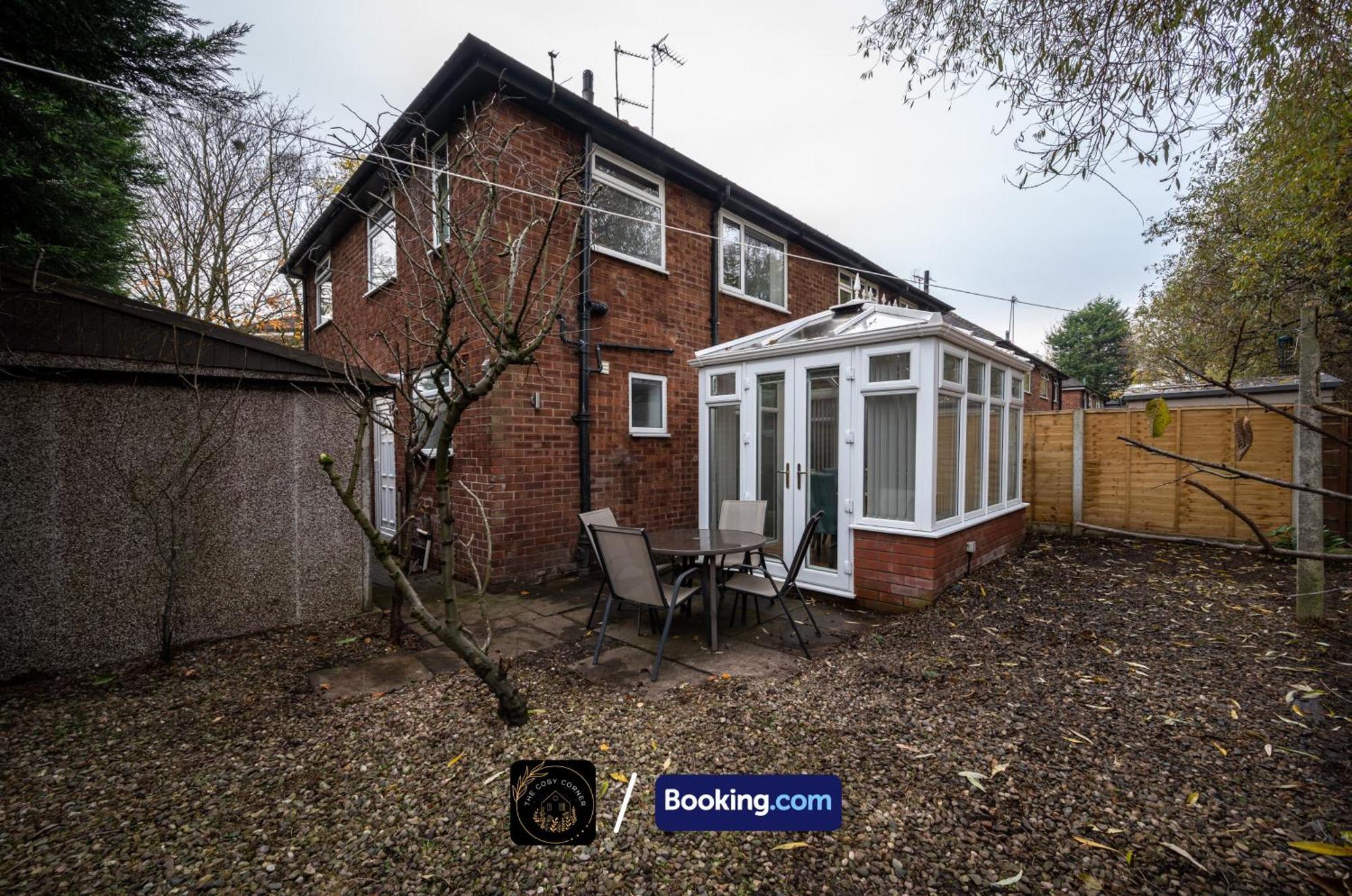 Appartement Cosy 3-Bed House, Garden & Free Parking In Stretford à Manchester Extérieur photo